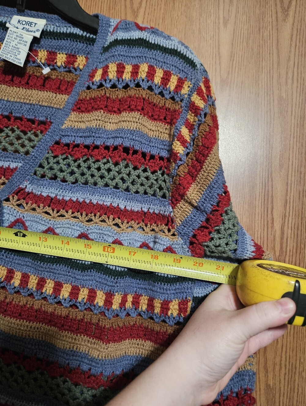 Vintage Koret Multicolor Crochet Knit Button Cardigan Grannycore Shoulder Pads M - Picture 4 of 6